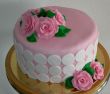Ružová narodeninová torta