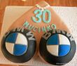 Torta prsia so znakmi BMW