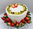 Pistáciová torta s jahodami