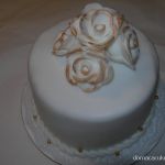 Malá bielo-zlatá tortička