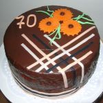 Čokoládová torta s gerberami