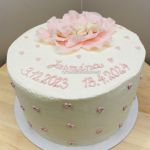 Krstinová torta s bábätkom na kvetinke