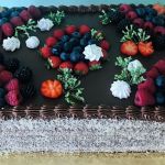 Orechová torta s ovocím