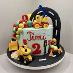 Torta s guľkami a autíčkami