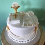 Bielo-zlatá cirkevná torta