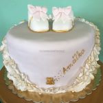 Krstinová torta s papučkami a volánikmi