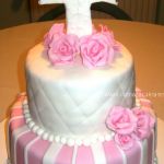Dvojposchodová torta s ružičkami