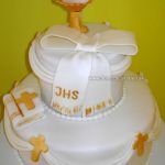 Veľká bielo - zlatá cirkevná torta